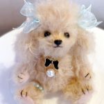 水嶋広子 2.バッグチャーム「トイプードル」体長約11cm 11,000円(税込) m_02a