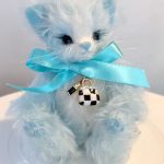 水嶋広子 6.バッグチャーム「ねこ 手染めターコズ」体長約12cm 13,200円(税込) m_06a
